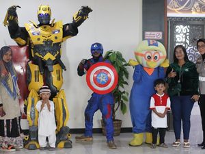 Cara Polisi Jabar Berbagi Keceriaan Melalui Khitanan Massal