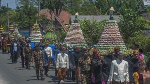Melihat Iring-iringan Kirab Gunungan Hasil Bumi Saparan di Boyolali