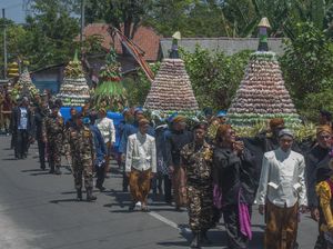 Melihat Iring-iringan Kirab Gunungan Hasil Bumi Saparan di Boyolali