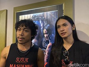 Atraksi Aing Maung Muhammad Khan Hibur Penonton Film Susuk Kutukan Kecantikan di Sukabumi Atraksi Aing Maung Muhammad Khan Hibur Penonton Film Susuk Kutukan Kecantikan di Sukabumi