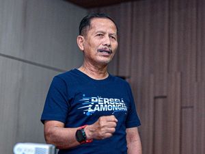 Kata Djanur soal Persela yang Dihuni Banyak Pemain Naturalisasi Kata Djanur soal Persela yang Dihuni Banyak Pemain Naturalisasi