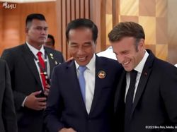 Dirangkul Macron, Jokowi: You Are The Most Popular After G20 Summit Bali