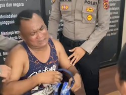 Pria Badan Kekar Ini Mewek di Kantor Polisi Gegara Ayam Hilang