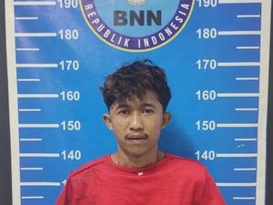 Pengedar Sabu di Basecamp Narkoba yang Digerebek Emak-emak Ditangkap Pengedar Sabu di Basecamp Narkoba yang Digerebek Emak-emak Ditangkap