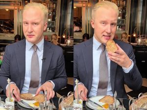 Ungkap Cara Makan Roti Panggang Sesuai Etiket, Pakar Ini Dikritik Netizen Ungkap Cara Makan Roti Panggang Sesuai Etiket, Pakar Ini Dikritik Netizen