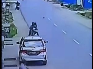 Detik-detik Jambret di Wamena Tabrak Mobil saat Kabur Detik-detik Jambret di Wamena Tabrak Mobil saat Kabur