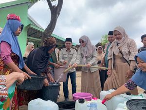 Ratusan Warga di Lombok Timur Kesulitan Air Bersih Sejak 4 Bulan Ratusan Warga di Lombok Timur Kesulitan Air Bersih Sejak 4 Bulan