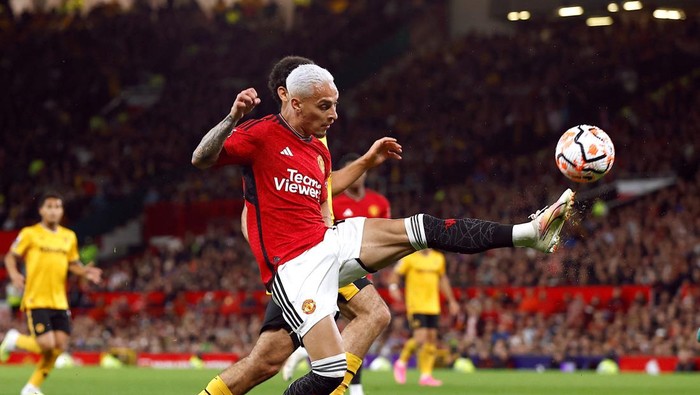 Soccer Football - Premier League - Manchester United v Wolverhampton Wanderers - Old Trafford, Manchester, Britain - August 14, 2023   Manchester Uniteds Antony in action with Wolverhampton Wanderers Rayan Ait-Nouri  Action Images via Reuters/Jason Cairnduff  EDITORIAL USE ONLY. No use with unauthorized audio, video, data, fixture lists, club/league logos or live services. Online in-match use limited to 75 images, no video emulation. No use in betting, games or single club /league/player publications.  Please contact your account representative for further details.