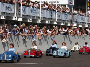 Antusias Anak-anak Ikut Balapan Mobil Pedal di Inggris
