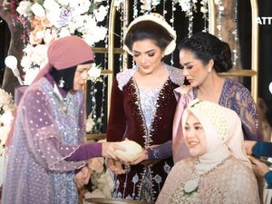 Ibunda Atta soal Orang Tua Lengkap Hadiri 7 Bulanan Aurel Ibunda Atta soal Orang Tua Lengkap Hadiri 7 Bulanan Aurel