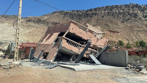 Rumah Meleyot Akibat Gempa Maroko M 6,8