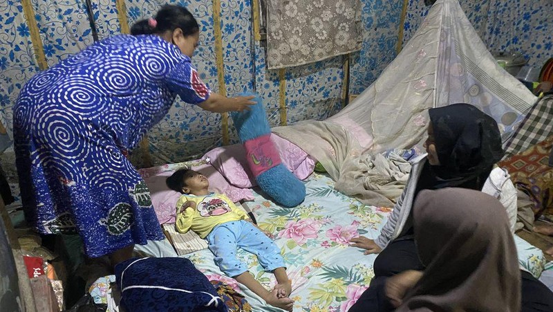 Mari Bantu Apriliana, Anak Tukang Becak Penderita Mikrosefalus di Banjarmasin