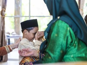 18 Cara Menghormati Orang Tua dan Guru serta Kebaikan Keduanya 18 Cara Menghormati Orang Tua dan Guru serta Kebaikan Keduanya