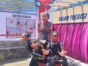 Girangnya Bocah KBB Kala Air Kembali Muncul di Kampungnya