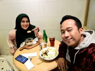 Denny Cagur Hobi Kulineran, Makan di Warkop hingga Restoran
