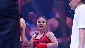 Pose Dinar Candy Usai Menang Tinju Lawan Pamela Safitri