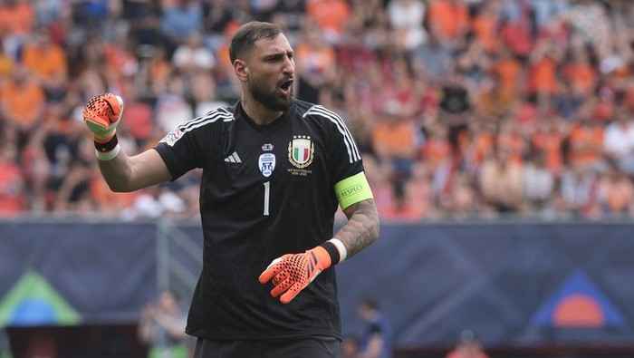 Italy goalkeeper Gianluigi Donnarumma reacts during the Nations League third place soccer match between the Netherlands and Italy at De Grolsch Veste stadium in Enschede, Netherlands, Sunday, June 18, 2023. (AP Photo/Patrick Post)