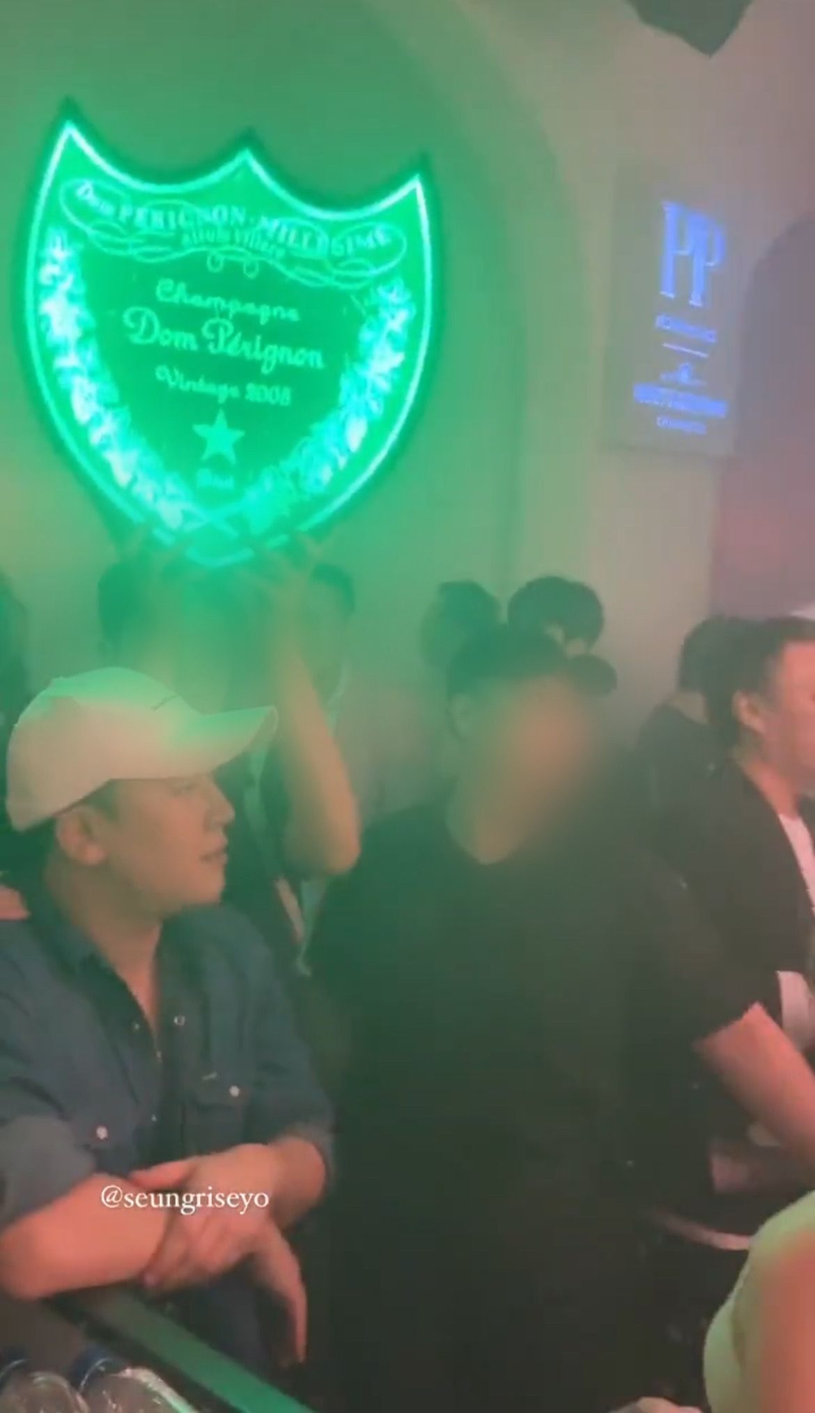 Foto pria di klub, diduga Seungri eks BIGBANG