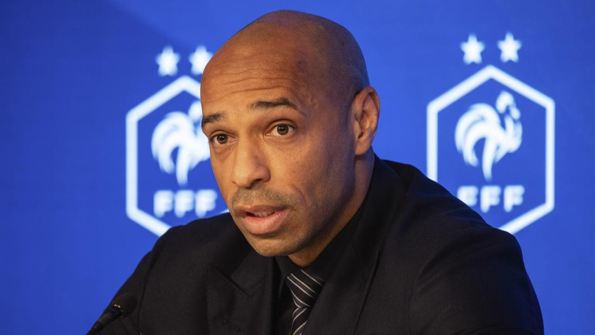 Timnas Prancis mengalahkan AS 3-0 di Olimpiade, Thierry Henry seperti bermain catur. (Foto: AP/Sophie Garcia)