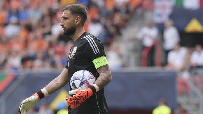 Italy goalkeeper Gianluigi Donnarumma during the Nations League third place soccer match between the Netherlands and Italy at De Grolsch Veste stadium in Enschede, Netherlands, Sunday, June 18, 2023. (AP Photo/Patrick Post)