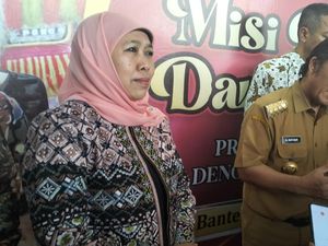 Khofifah Ungkap Sulitnya Padamkan Kebakaran Bromo gegara Flare Prewedding Khofifah Ungkap Sulitnya Padamkan Kebakaran Bromo gegara Flare Prewedding