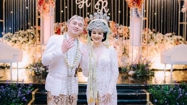 6 Potret Pernikahan Hana Hanifah