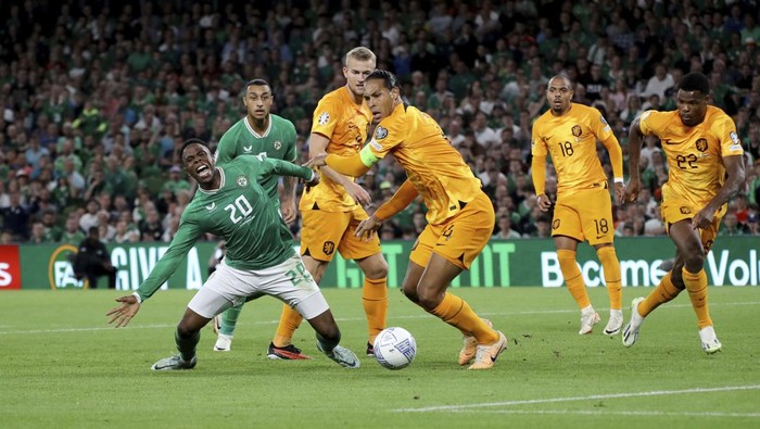Republic of Irelands Chiedozie Ogbene and Netherlands Virgil van Dijk battle for the ball during the Euro 2024 Group C qualifying soccer match between Ireland and Netherlands at the Aviva Stadium, Dublin, Ireland, Sunday, Sept. 10, 2023. (Donall Farmer/PA via AP)