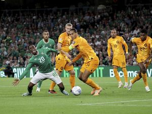 Van Dijk Gak Kapok Protes ke Wasit Meski Baru Saja Kena Sanksi