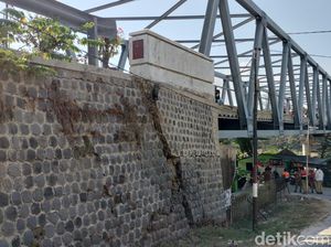 Jembatan Kaliketek Dipastikan Layak Digunakan Meski Retak, Ini Alasannya Jembatan Kaliketek Dipastikan Layak Digunakan Meski Retak, Ini Alasannya