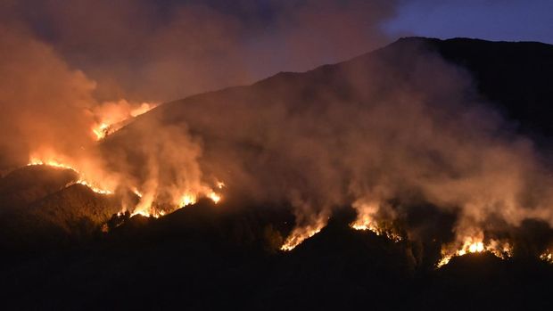 Flames burning since mid August consume the mountain range during the dry season in the Bromo Tengger Semeru National Park, East Java, on September 9 2023. The fires have been burning since August 17, 2023. (Photo by Aman ROCHMAN / AFP)