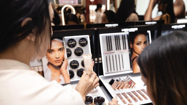 Laura Mercier Hadir di Plaza Indonesia