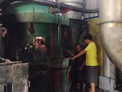 Pabrik Pengolahan Limbah B3 Sulsel Terbakar, Damkar Terjunkan 4 Armada