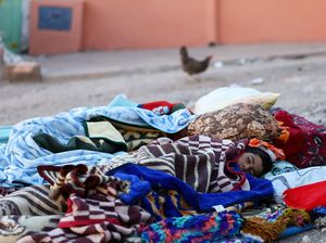 Khawatir Rumah Roboh Karena Gempa Susulan, Warga Maroko Tidur di Jalanan