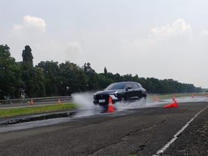 Mitsubishi XFORCE Punya 4 Mode Berkendara yang Tangguh, Apa Saja Bedanya?