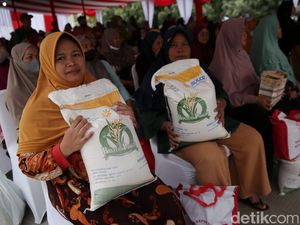 Total Beras buat Bansos Tembus Rp 360 Ribu Ton Total Beras buat Bansos Tembus Rp 360 Ribu Ton