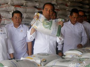 Kala Jokowi Buka Suara soal Heboh Bansos Disebar Jelang Pemilu Kala Jokowi Buka Suara soal Heboh Bansos Disebar Jelang Pemilu
