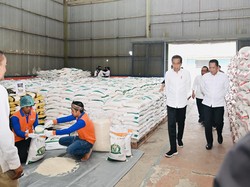 Kunker Batal, 1.996 Paket Sembako Jokowi Terbengkalai di Manggarai