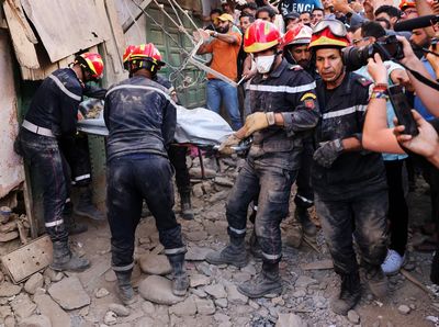 Potret Tim SAR Berpacu dengan Waktu Cari Korban Gempa Maroko