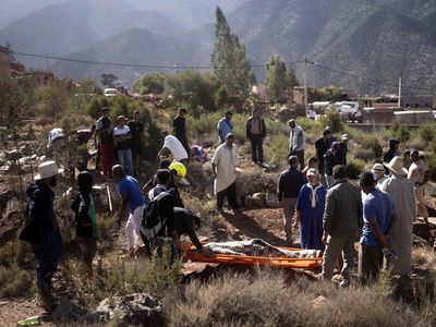 Suasana Pemakaman Korban Gempa Maroko