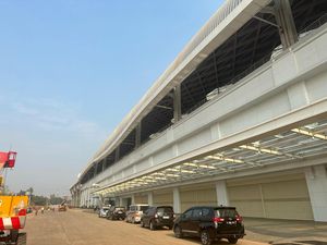 Atap Stasiun Halim Terbakar, KCIC Pastikan Stasiun Aman Atap Stasiun Halim Terbakar, KCIC Pastikan Stasiun Aman