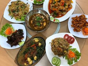 Makan Siang Enak di 5 Resto Chinese Food Halal yang Populer