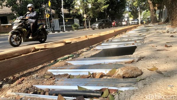 Revitalisasi Trotoar Jalan Wijaya, Begini Progresnya