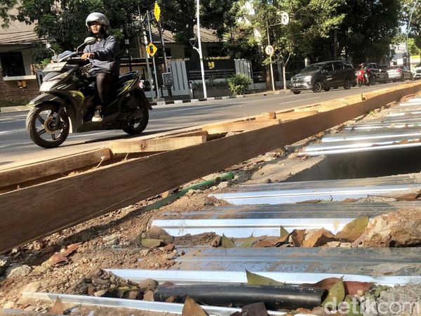 Revitalisasi Trotoar Jalan Wijaya, Begini Progresnya