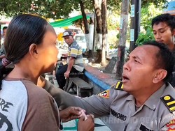 Polisi Purnomo Bantu Pedagang Kecil Terjerat Utang: Beri Modal hingga Gerobak
