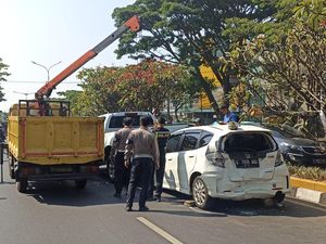 Tabrakan Beruntun 3 Mobil di Pasteur Bandung