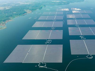 Terapung di Atas Air, PLTS Terbesar di ASEAN Bentar Lagi Kelar
