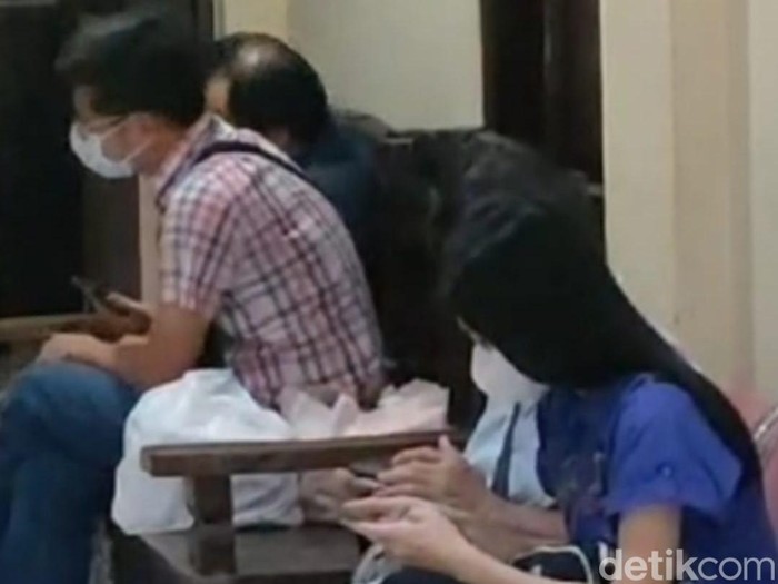 5 Saksi Prewedding Penyulut Kebakaran Bromo Penuhi Panggilan Polisi dengan Santai 5 Saksi Prewedding Penyulut Kebakaran Bromo Penuhi Panggilan Polisi dengan Santai