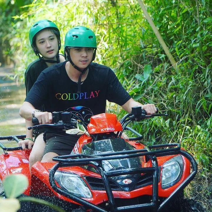 Al Ghazali dan Laura Moanne