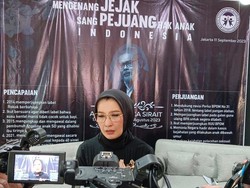 Arzeti Bilbina Menangis Kenang dan Mau Lanjutkan Perjuangan Arist Merdeka Sirait