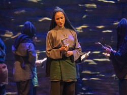 Pengalaman Aulia Sarah Perdana Main Teater